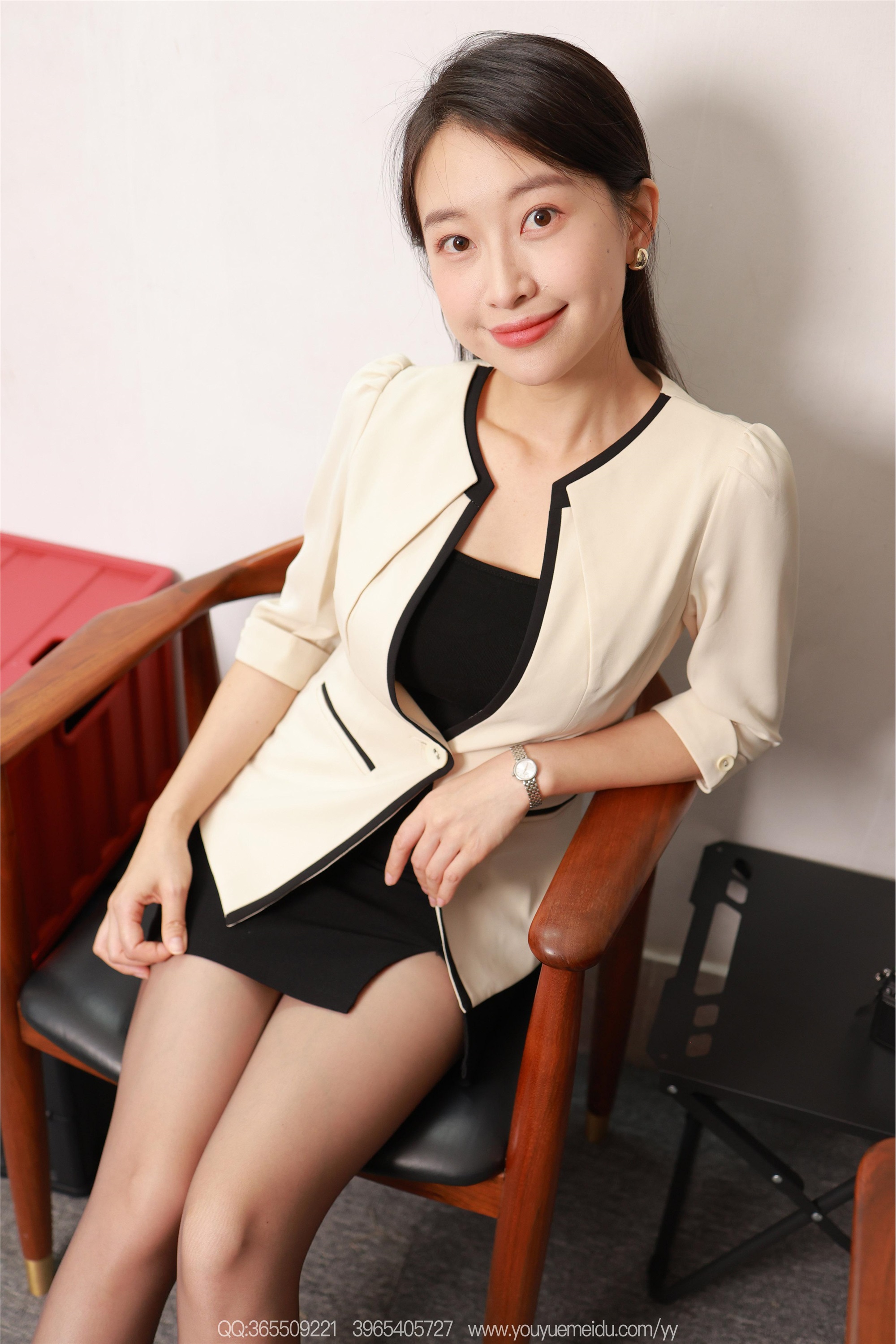 IESS异思趣向  2025.10.28 丝享家 2196 小婕《温柔OL风》